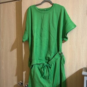 Kelly Green Women's Boutique Wide legged Capri and Short sleeved top set
